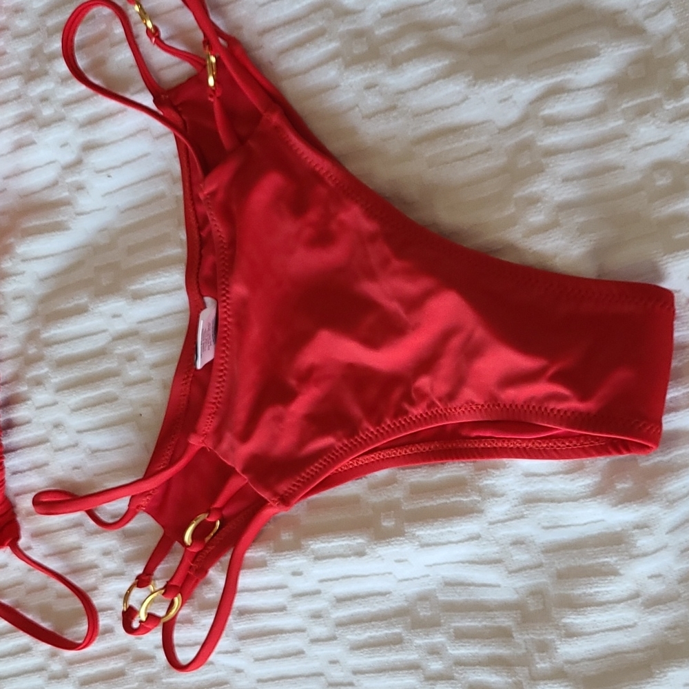Red bikini - Picture 3 of 3